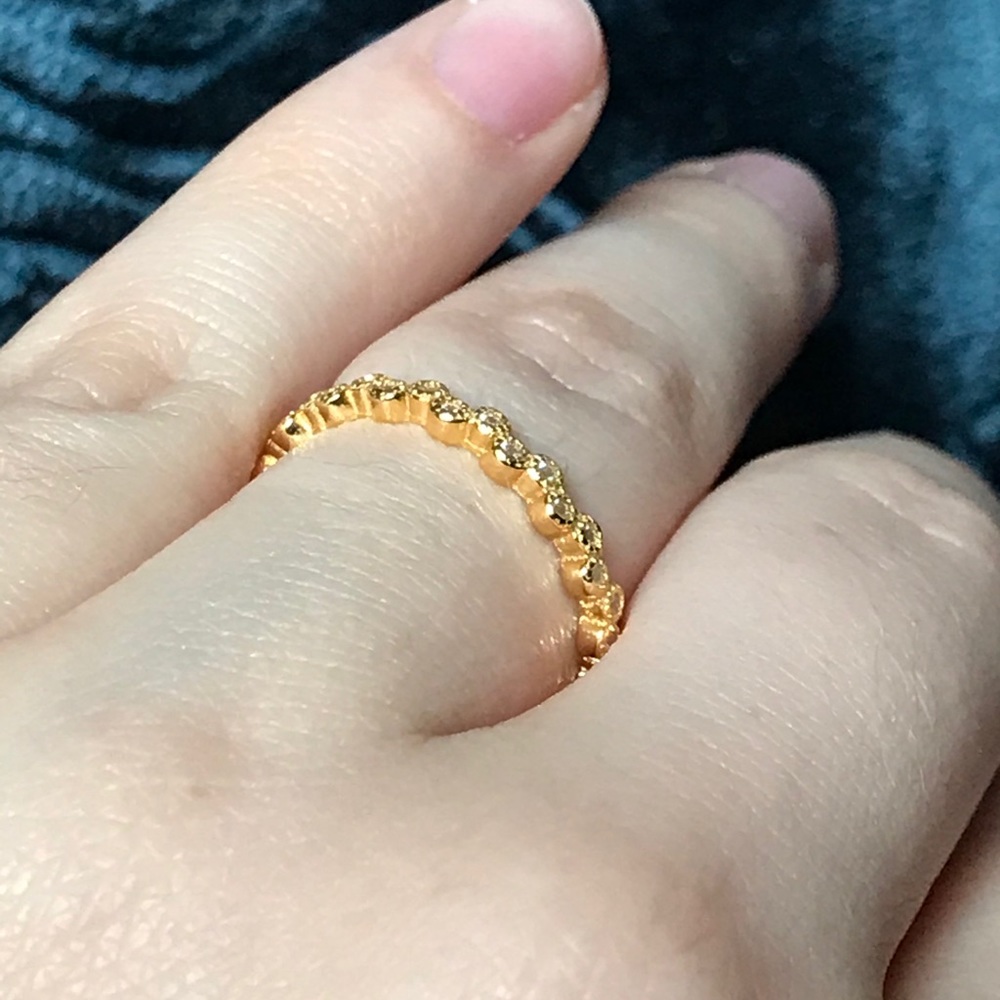 Yellow gold stackable ring band - Picture 5 of 6